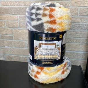 New Pendleton Azteck Sherpa Blanket